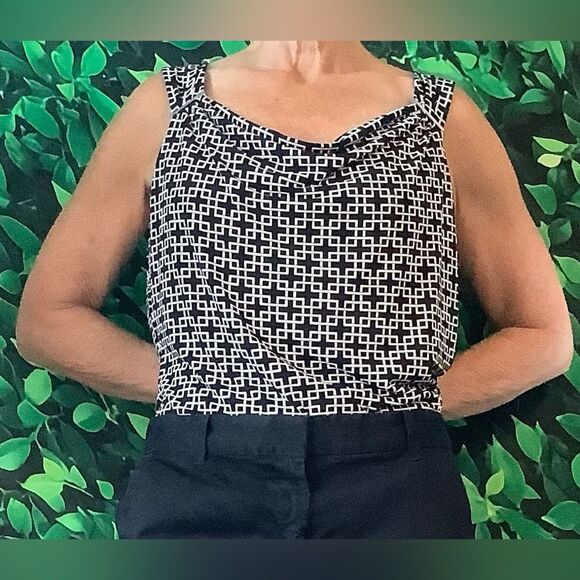 🖤 White House Black Market Waterfall Neckline Blouse – Size L - Picture 3 of 6